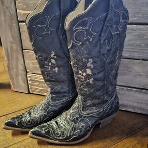 Stylish Black Embroidered Corral Women's Cowboy Boots